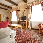 Dvur Hoffmeister Hotel