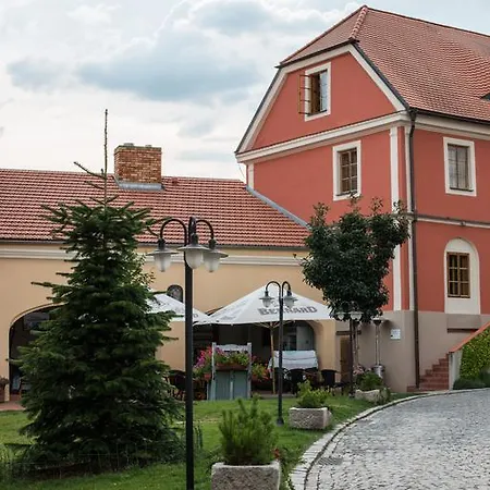 Dvur Hoffmeister Otel