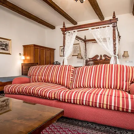 Dvur Hoffmeister Otel Velké Číčovice