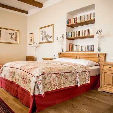 Otel Dvur Hoffmeister Velké Číčovice