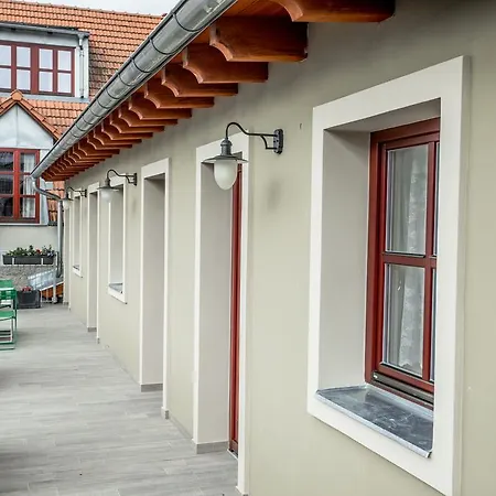 Dvur Hoffmeister Otel