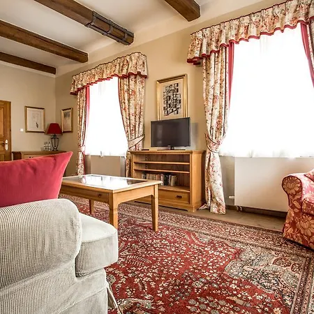 Dvur Hoffmeister Otel