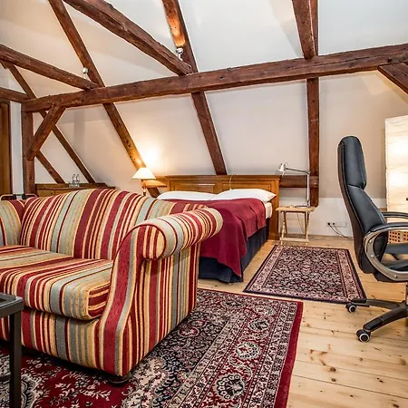 Dvur Hoffmeister Otel