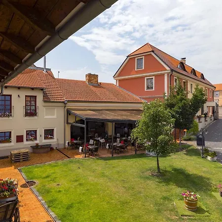 Dvur Hoffmeister 3* Velke Cicovice