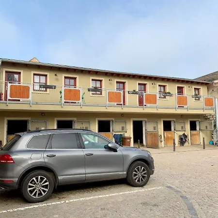 Dvur Hoffmeister Otel
