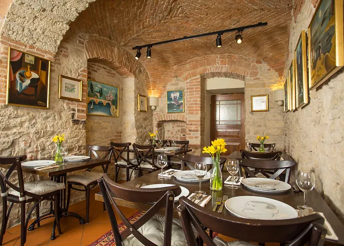 Dvur Hoffmeister מלון