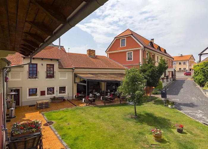 Dvur Hoffmeister 3* Velké Číčovice