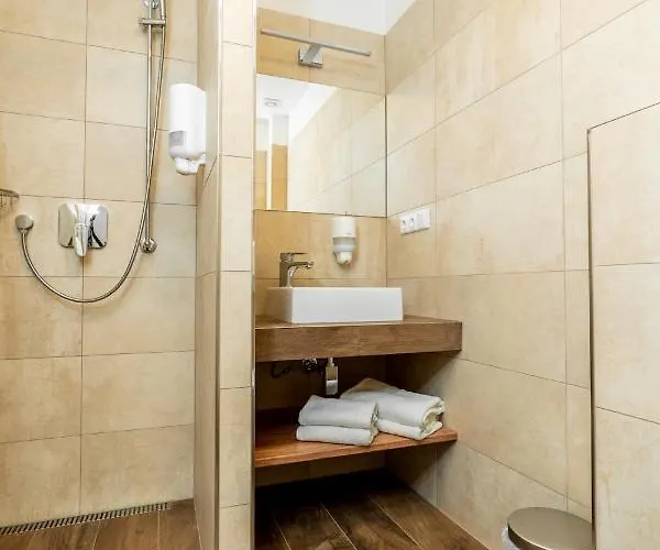Dvur Hoffmeister 3*